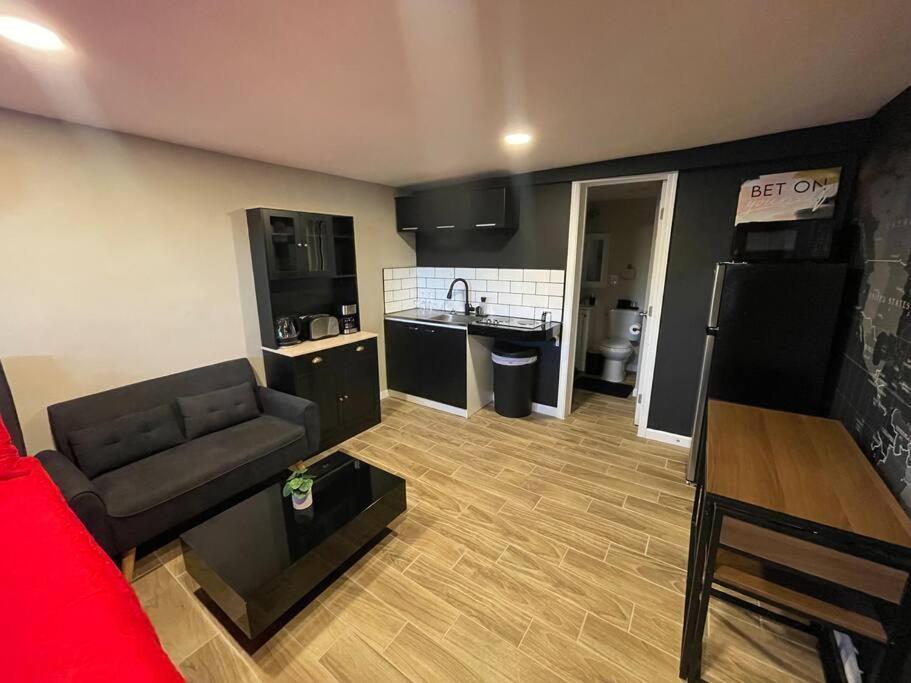 New Midtown Modern Studio With Backyard Phoenix Exterior photo